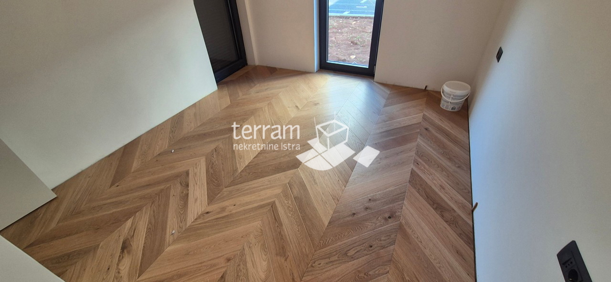 Istra, Pula, Valdebek, pritličje 71,76 m2, 2SS+DB, vrt 100 m2, shramba, parkirišče, NOVO, #prodaja