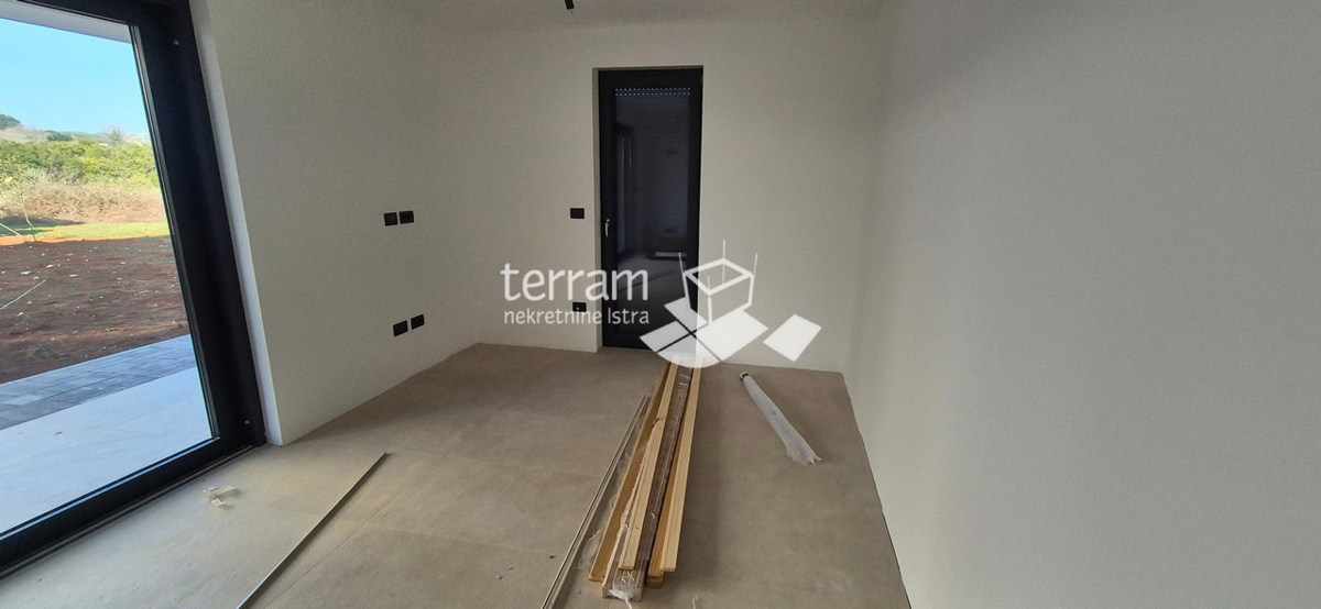 Istra, Pula, Valdebek, pritličje 71,76 m2, 2SS+DB, vrt 100 m2, shramba, parkirišče, NOVO, #prodaja