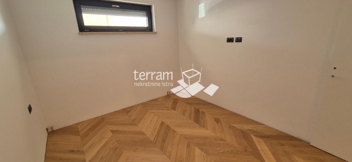 Istra, Pula, Valdebek, pritličje 71,76 m2, 2SS+DB, vrt 100 m2, shramba, parkirišče, NOVO, #prodaja