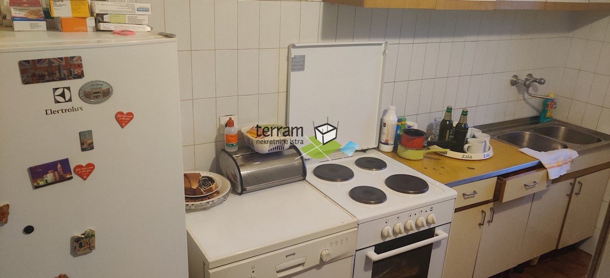 Istra, Valbandon, samostojna hiša s poslovnim prostorom in apartmajem 258m2, prodamo