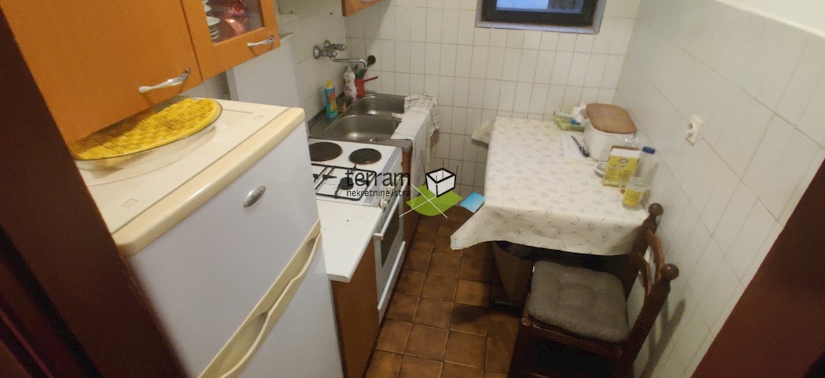 Istra, Valbandon, samostojna hiša s poslovnim prostorom in apartmajem 258m2, prodamo