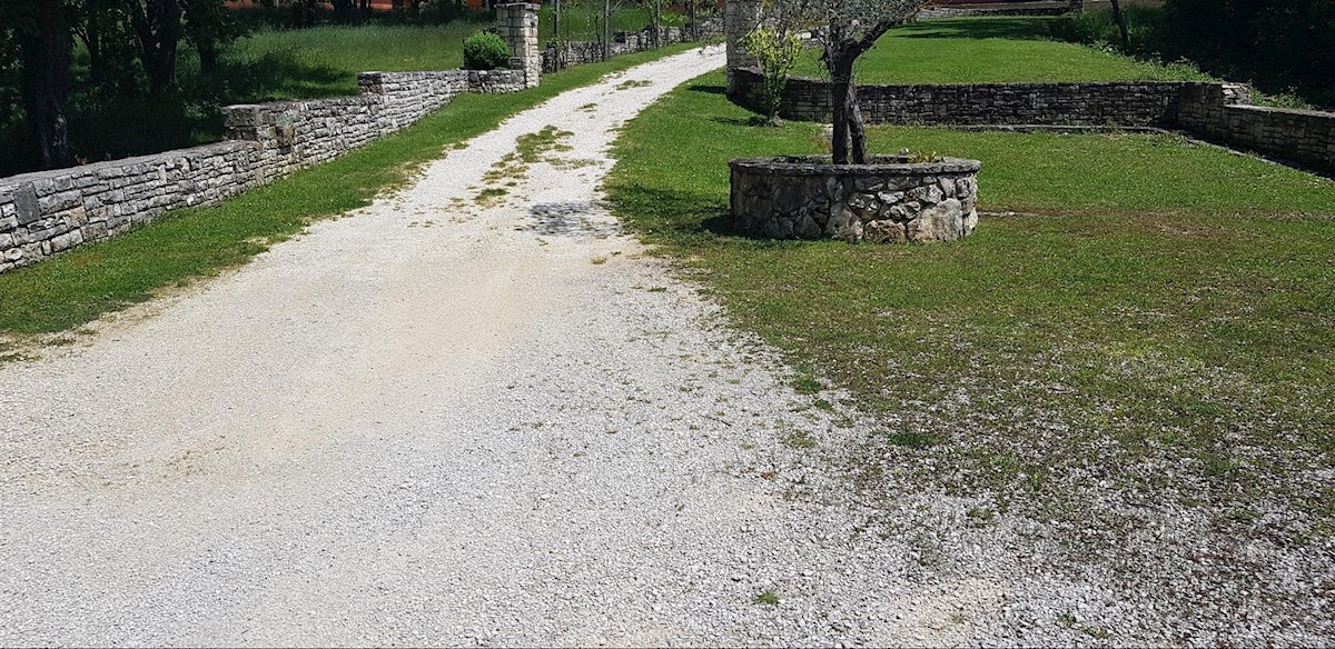 Istra, Kanfanar samostojna hiša 199m2 z vrtom 1325m2