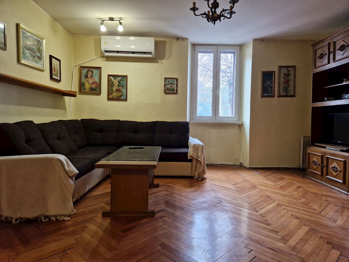 SPZ-001, Pazin, odlična lokacija, stanovanje v 1. nadstropju, 52,47 m², ni etažirano!