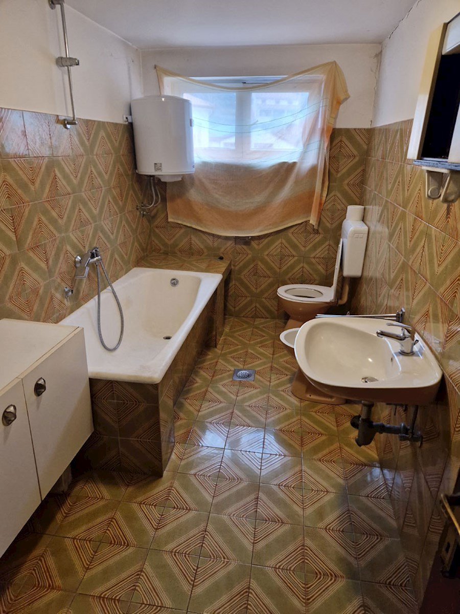 SPZ-001, Pazin, odlična lokacija, stanovanje v 1. nadstropju, 52,47 m², ni etažirano!