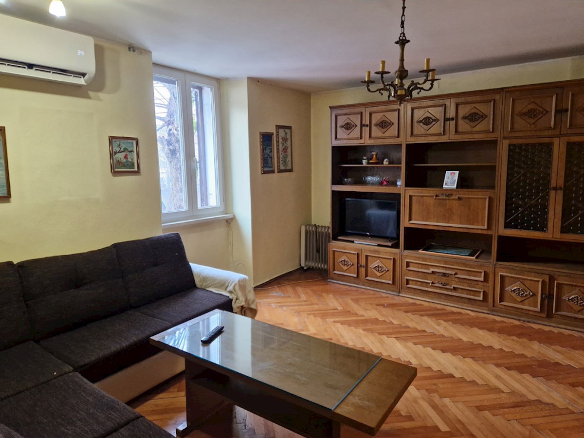 SPZ-001, Pazin, odlična lokacija, stanovanje v 1. nadstropju, 52,47 m², ni etažirano!