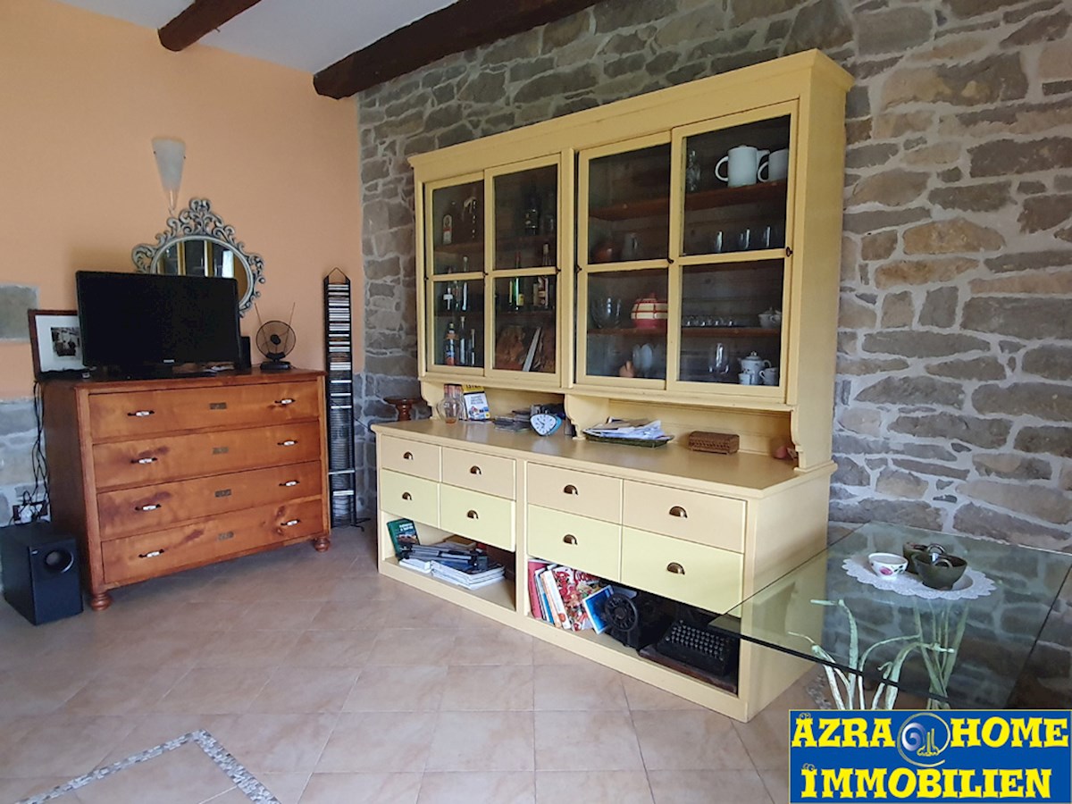 KO-120, Buzet – okolica, ohranjena in obnovljena istrska kamnita hiša 150 m² z dvoriščem 807 m²
