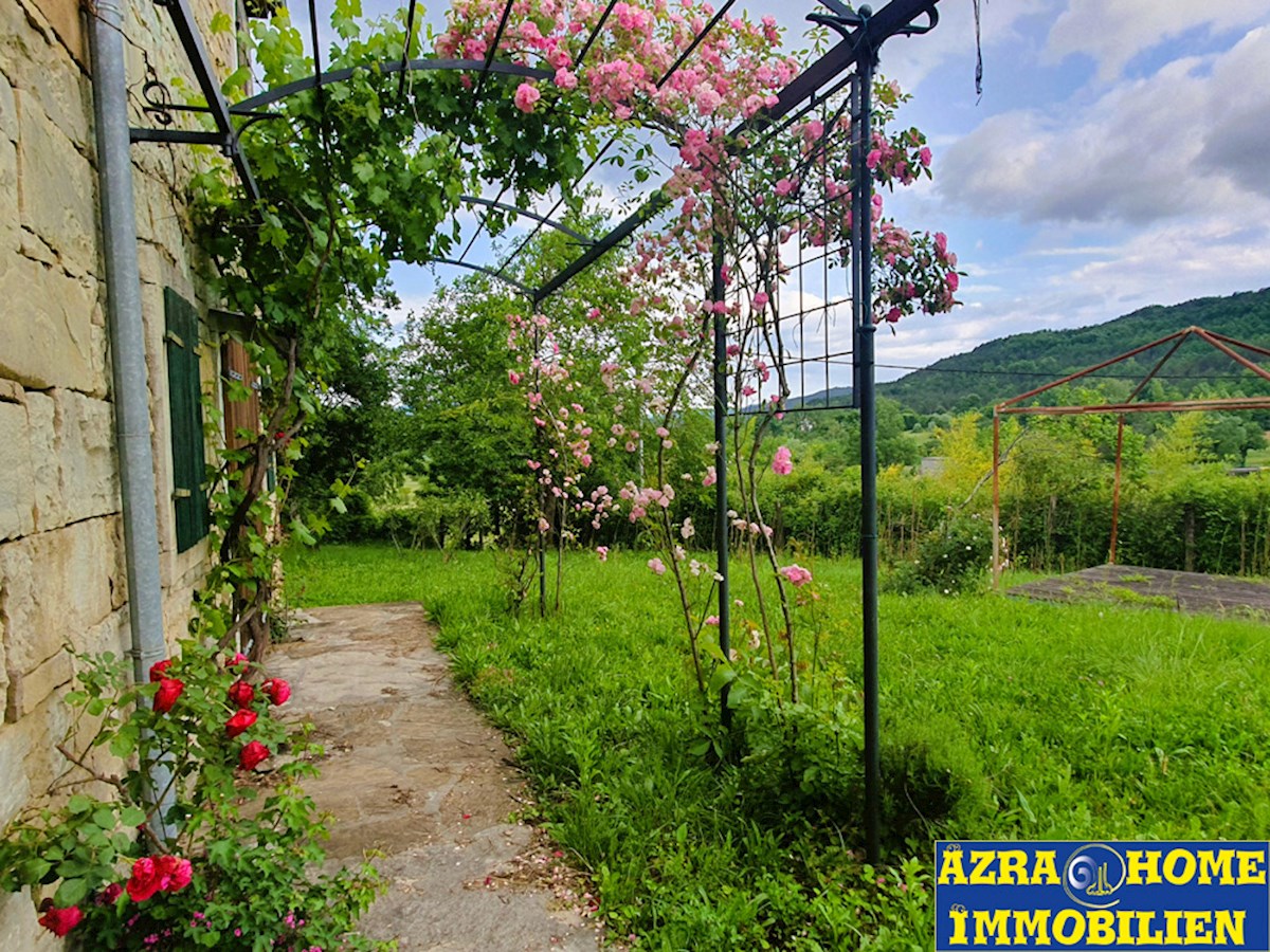 KO-120, Buzet – okolica, ohranjena in obnovljena istrska kamnita hiša 150 m² z dvoriščem 807 m²