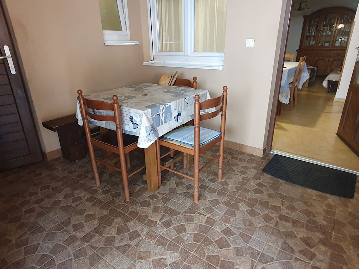 Prodaja, Tar – Dve hiši s tremi ločenimi stanovanji, 3 km od morja, KOP-778