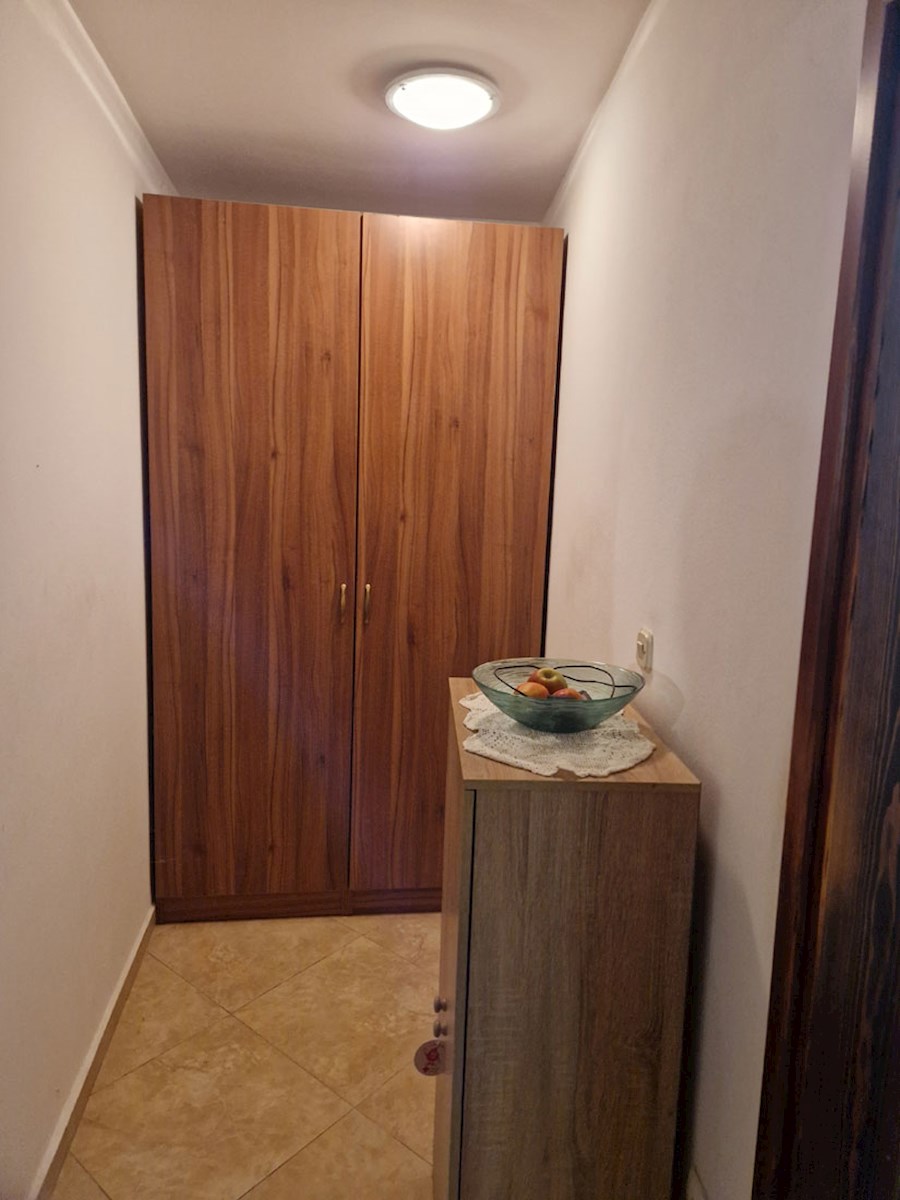 Prodaja, Tar – Dve hiši s tremi ločenimi stanovanji, 3 km od morja, KOP-778