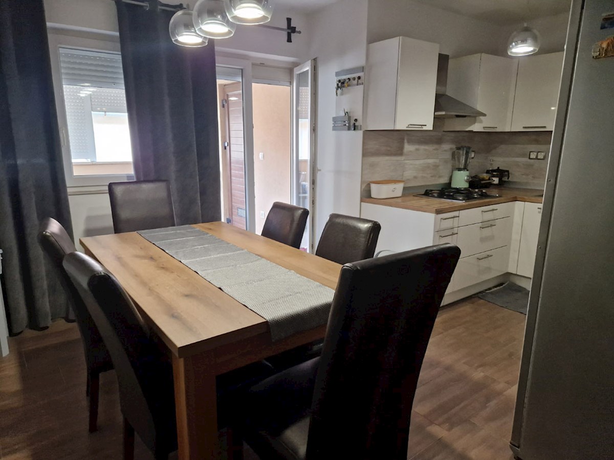 Prodaja, Tar – Dve hiši s tremi ločenimi stanovanji, 3 km od morja, KOP-778