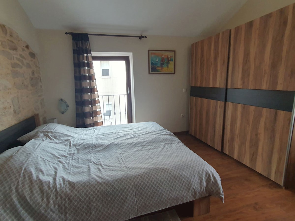 Prodaja, Tar – Dve hiši s tremi ločenimi stanovanji, 3 km od morja, KOP-778