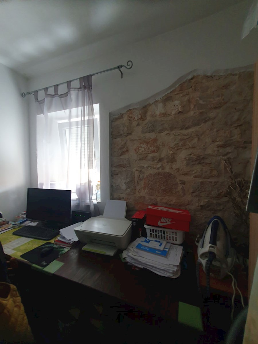 Prodaja, Tar – Dve hiši s tremi ločenimi stanovanji, 3 km od morja, KOP-778