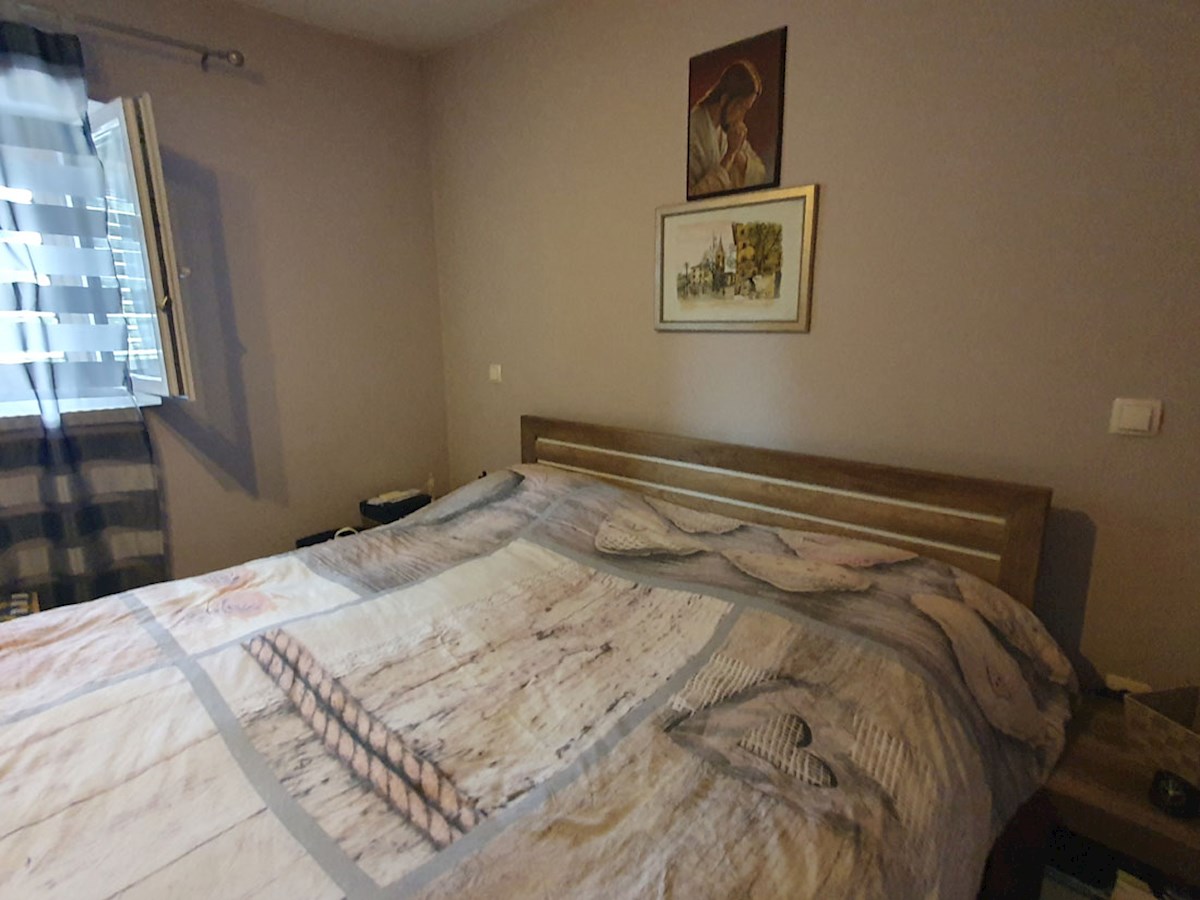 Prodaja, Tar – Dve hiši s tremi ločenimi stanovanji, 3 km od morja, KOP-778