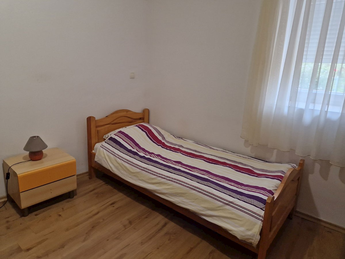 Prodaja, Tar – Dve hiši s tremi ločenimi stanovanji, 3 km od morja, KOP-778