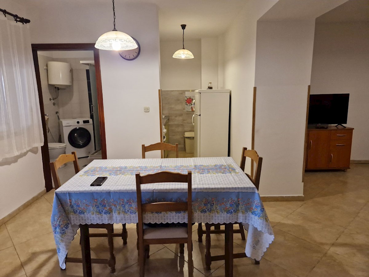 Prodaja, Tar – Dve hiši s tremi ločenimi stanovanji, 3 km od morja, KOP-778