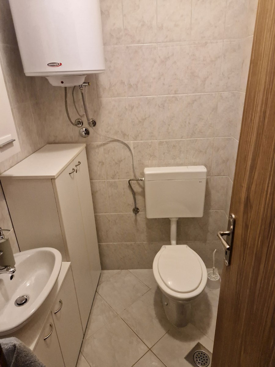 Prodaja, Tar – Dve hiši s tremi ločenimi stanovanji, 3 km od morja, KOP-778