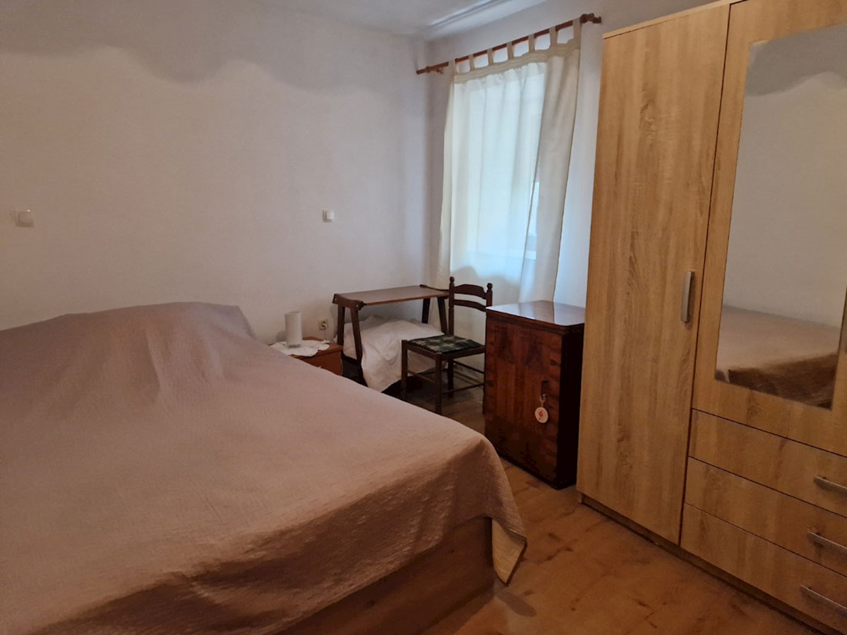 Prodaja, Tar – Dve hiši s tremi ločenimi stanovanji, 3 km od morja, KOP-778