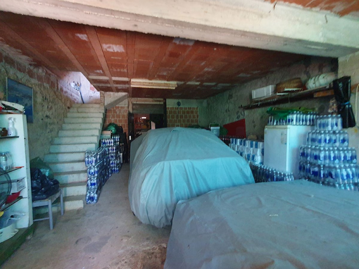 Prodaja vrstne hiše, Nova Vas (2 km), 201 m², dvorišče cca. 100 m² (KOP-773-2)