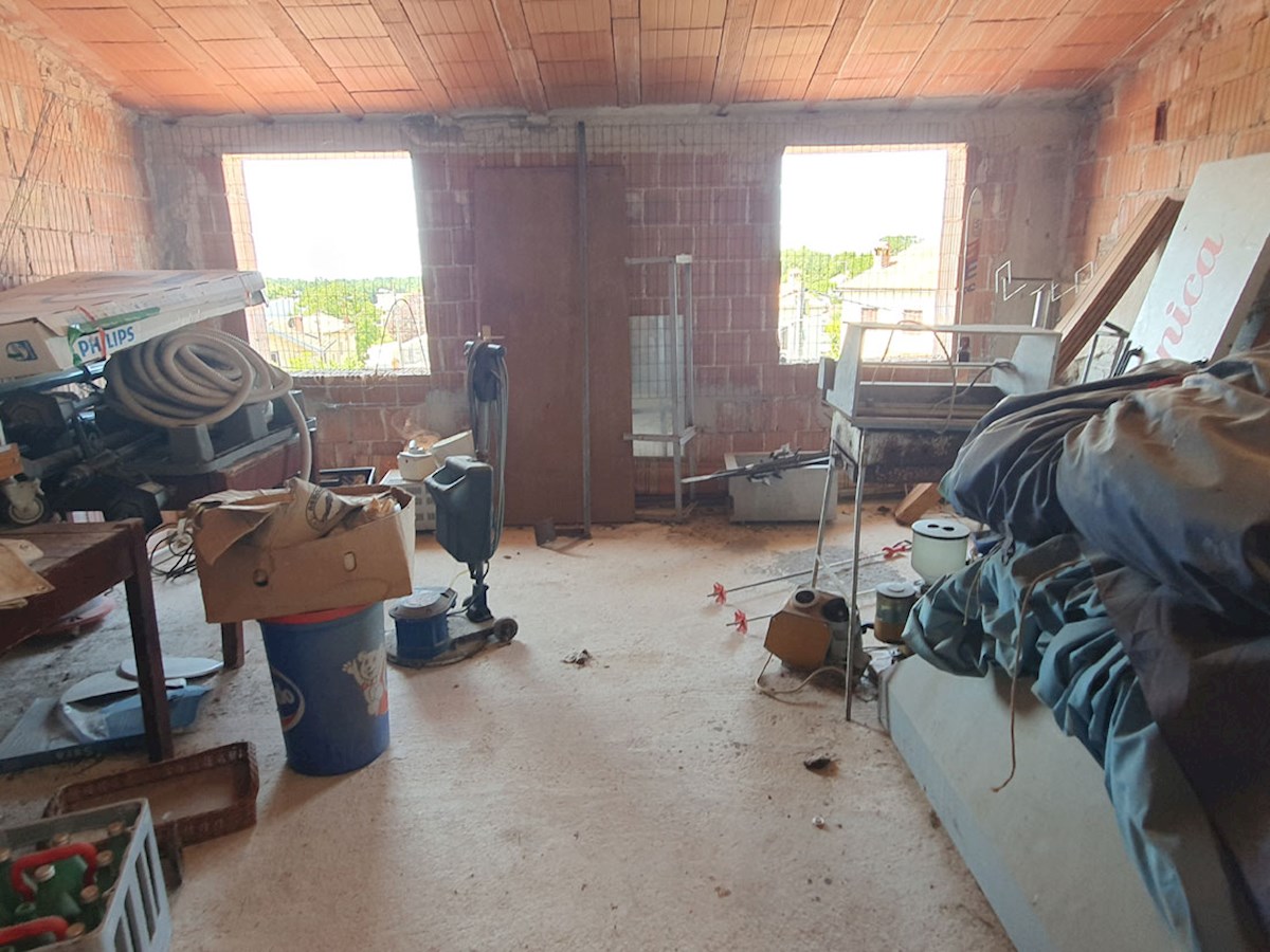 Prodaja vrstne hiše, Nova Vas (2 km), 201 m², dvorišče cca. 100 m² (KOP-773-2)