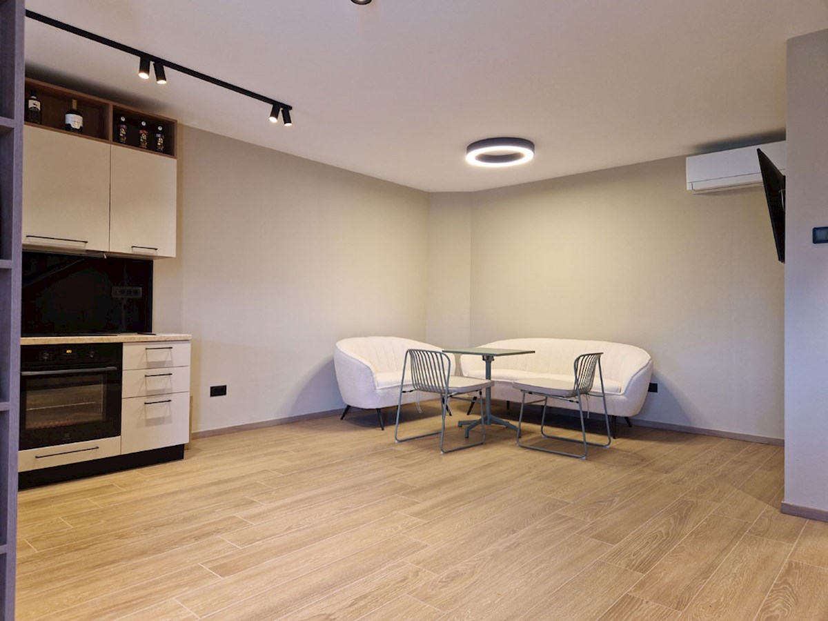 Prodaja, Kaštelir, Prenovljena dvojna kamnita hiša z bazenom, KOP-779