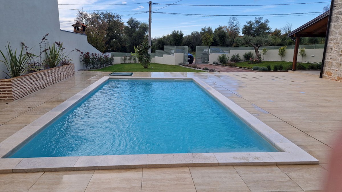 Prodaja, Kaštelir, Prenovljena dvojna kamnita hiša z bazenom, KOP-779