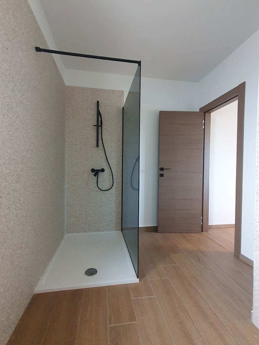 Prodaja, Kaštelir, Prenovljena dvojna kamnita hiša z bazenom, KOP-779