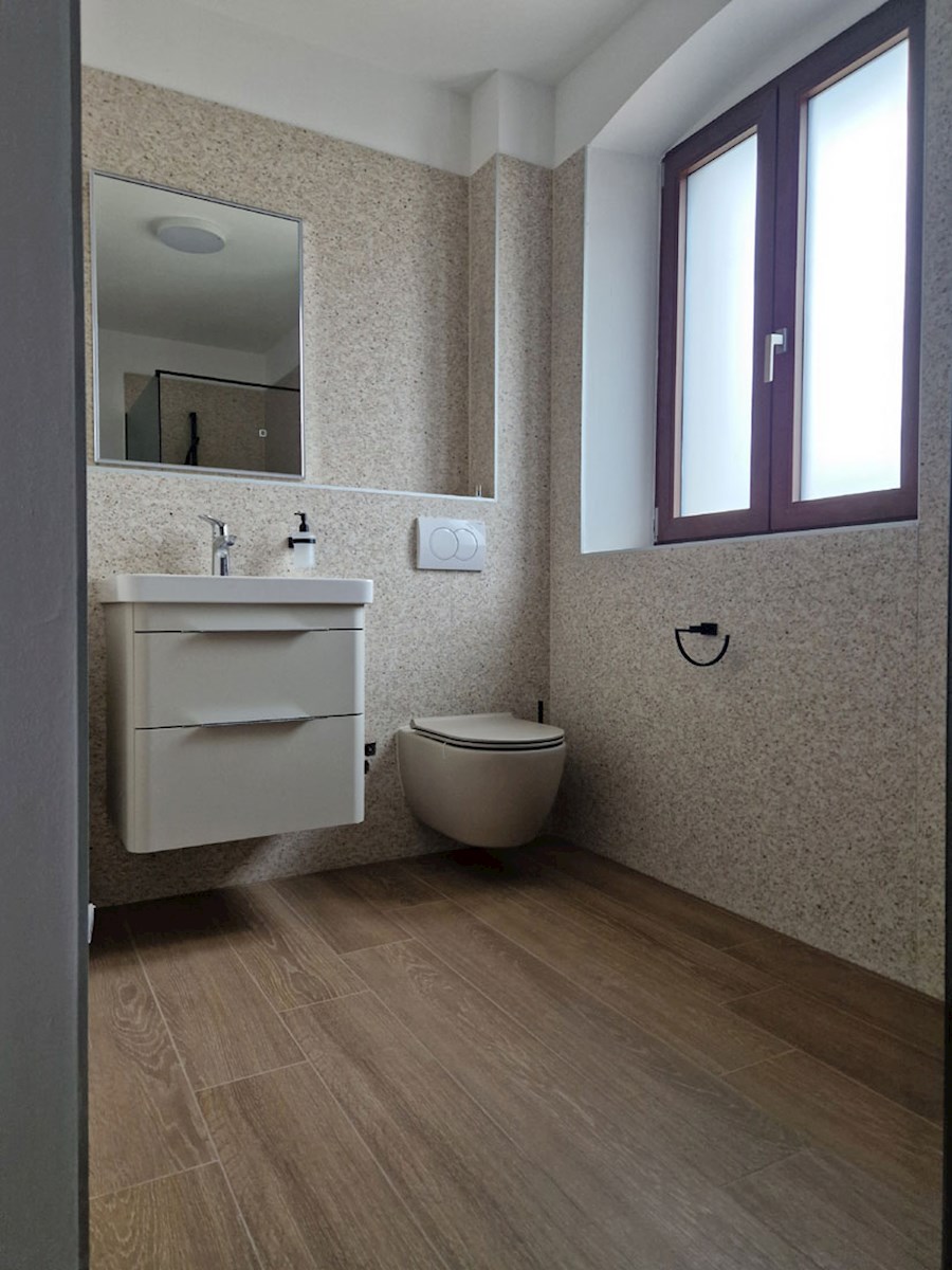 Prodaja, Kaštelir, Prenovljena dvojna kamnita hiša z bazenom, KOP-779