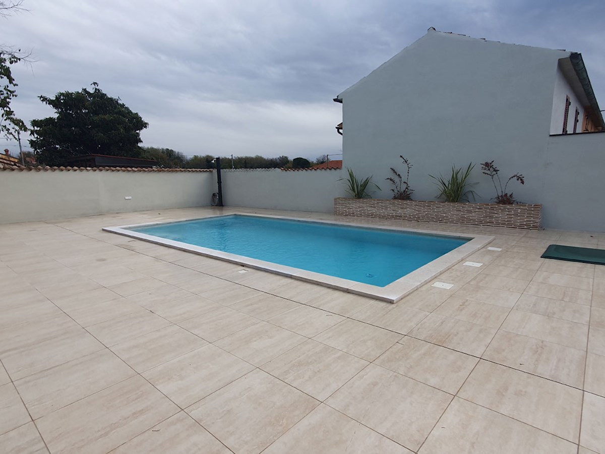 Prodaja, Kaštelir, Prenovljena dvojna kamnita hiša z bazenom, KOP-779