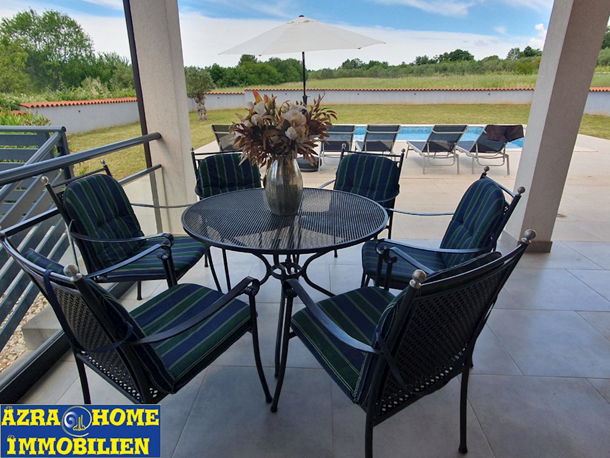 Hiša s bazenom na prodaj, Vodnjan, 180 m² s terasami, bazen 30 m², mirna lokacija, parcela 977 m2 (KO-122)