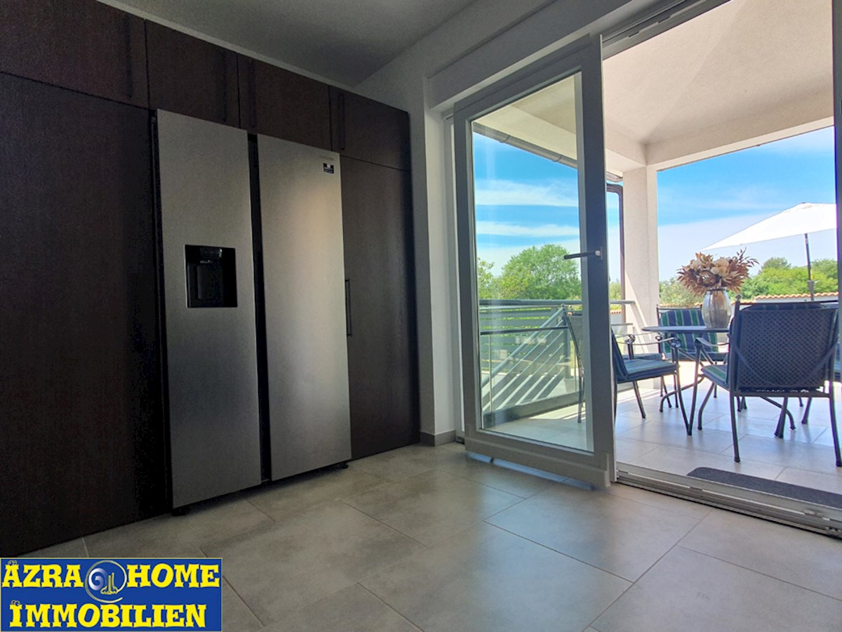 Hiša s bazenom na prodaj, Vodnjan, 180 m² s terasami, bazen 30 m², mirna lokacija, parcela 977 m2 (KO-122)