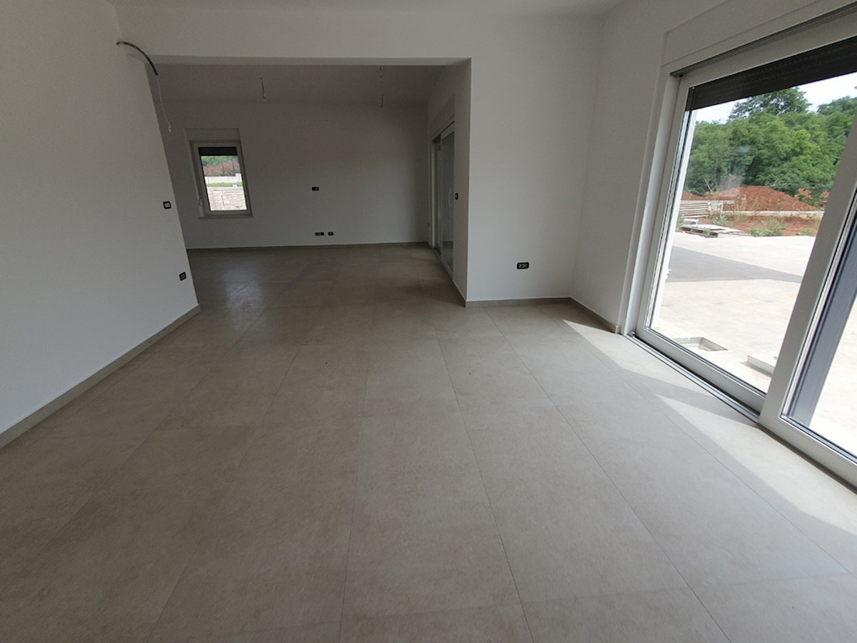 KOP-747, Nova Vila 219 m², s Bazenom, na mirni lokaciji, 7 km od Poreča