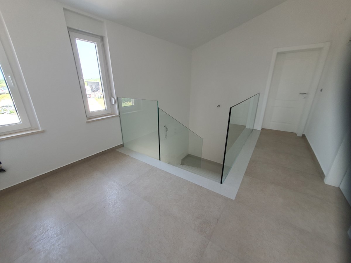 KOP-747, Nova Vila 219 m², s Bazenom, na mirni lokaciji, 7 km od Poreča