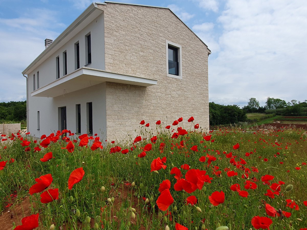 KOP-747, Nova Vila 219 m², s Bazenom, na mirni lokaciji, 7 km od Poreča