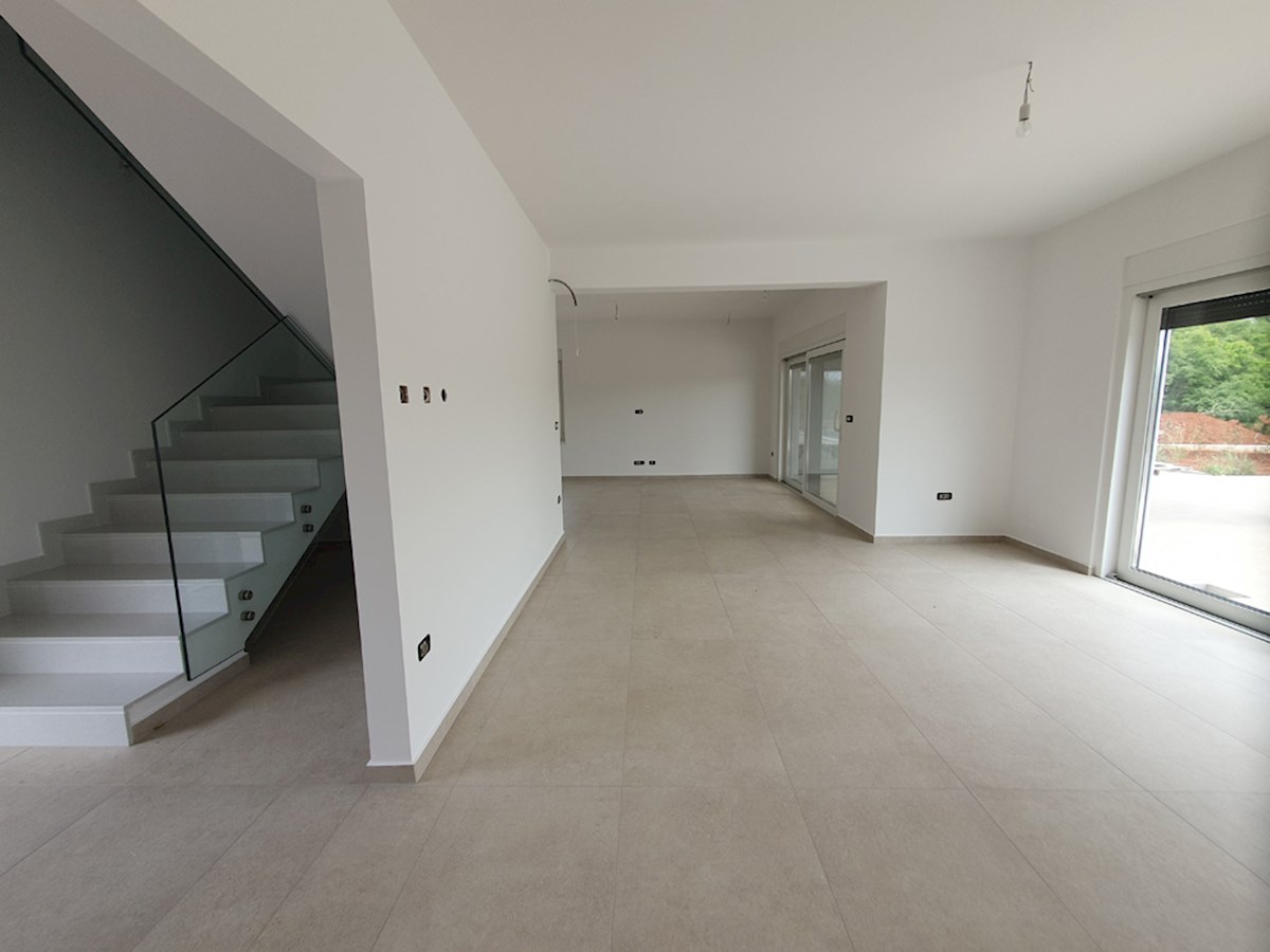 KOP-747, Nova Vila 219 m², s Bazenom, na mirni lokaciji, 7 km od Poreča