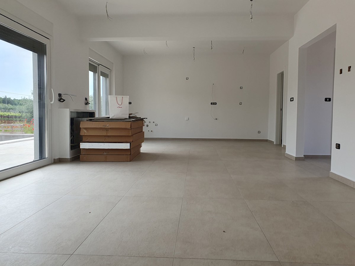 KOP-747, Nova Vila 219 m², s Bazenom, na mirni lokaciji, 7 km od Poreča