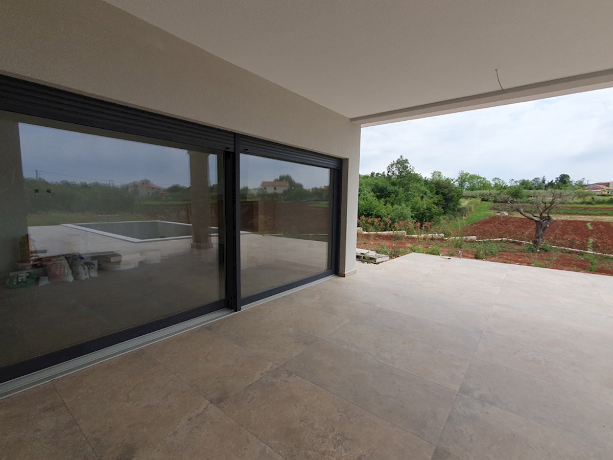 KOP-747, Nova Vila 219 m², s Bazenom, na mirni lokaciji, 7 km od Poreča