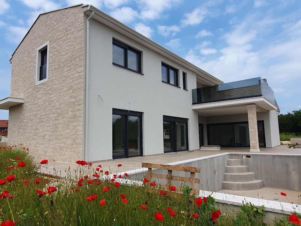 KOP-747, Nova Vila 219 m², s Bazenom, na mirni lokaciji, 7 km od Poreča