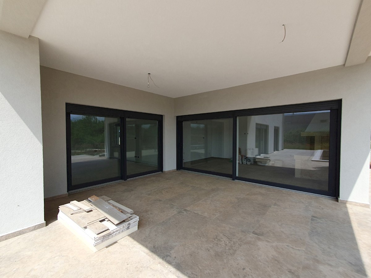 KOP-747, Nova Vila 219 m², s Bazenom, na mirni lokaciji, 7 km od Poreča