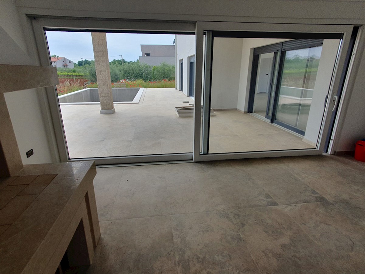 KOP-747, Nova Vila 219 m², s Bazenom, na mirni lokaciji, 7 km od Poreča