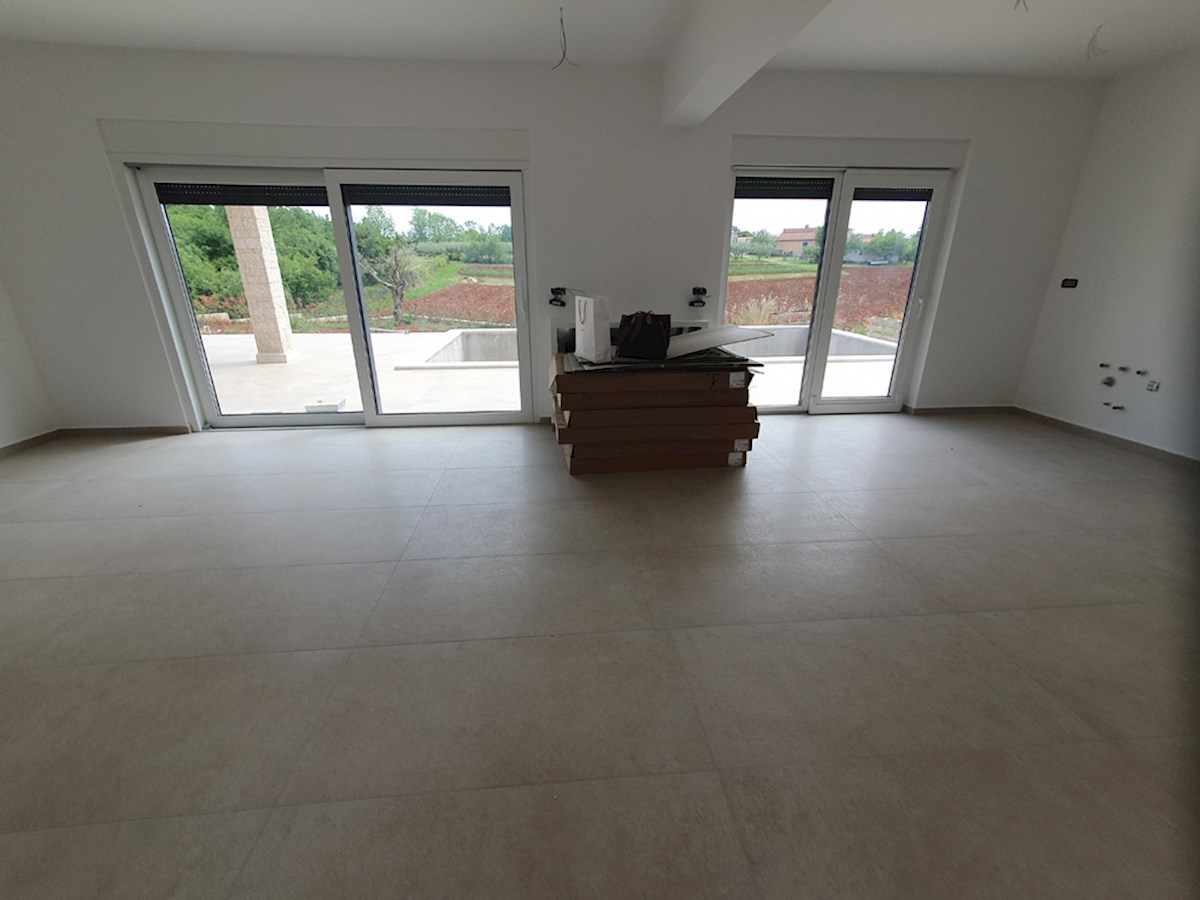 KOP-747, Nova Vila 219 m², s Bazenom, na mirni lokaciji, 7 km od Poreča