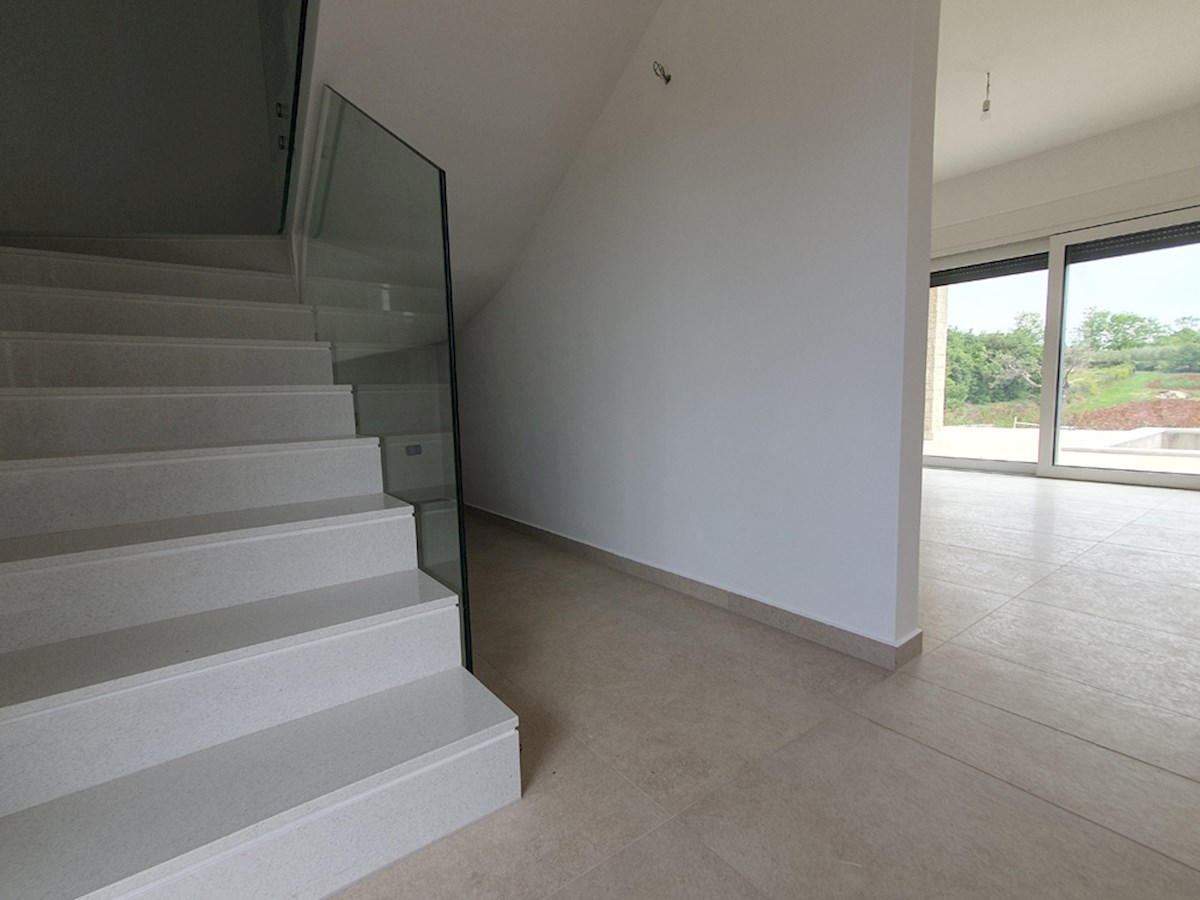 KOP-747, Nova Vila 219 m², s Bazenom, na mirni lokaciji, 7 km od Poreča