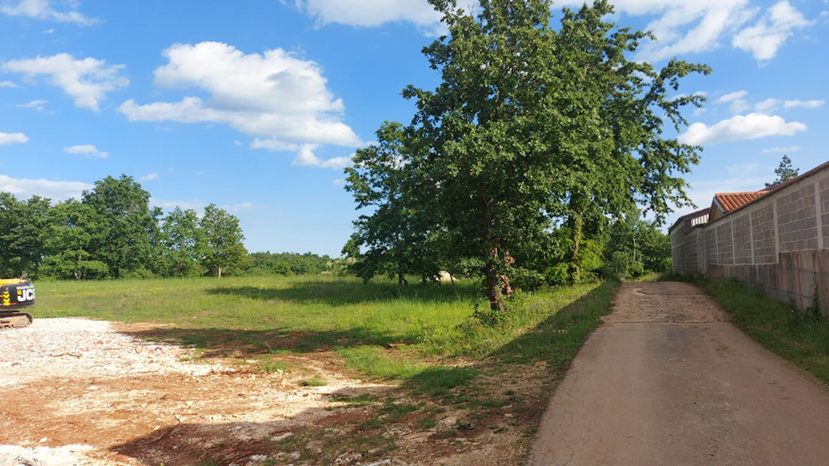 Z-655, Tinjan – okolica (pribl. 3 km): Stavbno zemljišče z dodatnim kmetijskim zemljiščem