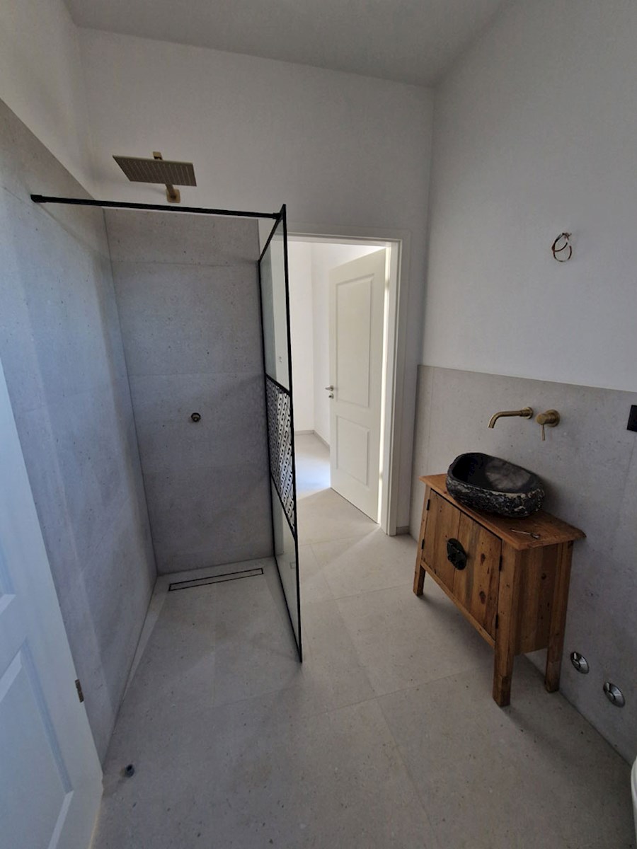 Prodaja, Vila, Novogradnja, Sveti Lovreč, Hiša 210 m², Garaža 31 m², Bazen 41 m² (KOP-769)