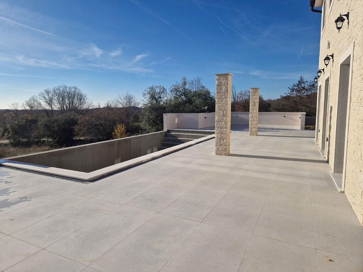 Prodaja, Vila, Novogradnja, Sveti Lovreč, Hiša 210 m², Garaža 31 m², Bazen 41 m² (KOP-769)