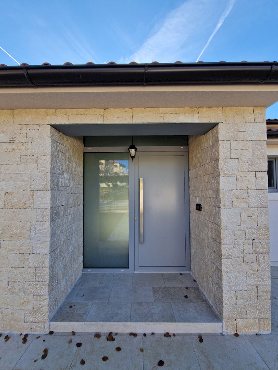 Prodaja, Vila, Novogradnja, Sveti Lovreč, Hiša 210 m², Garaža 31 m², Bazen 41 m² (KOP-769)