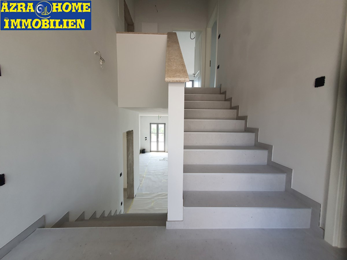 KOP-769, SVETI LOVREČ – Nova Hiša s 5 Spalnicami, Bazenom in Panoramskim Razgledom