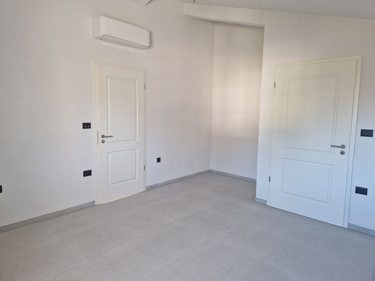 Prodaja, Vila, Novogradnja, Sveti Lovreč, Hiša 210 m², Garaža 31 m², Bazen 41 m² (KOP-769)