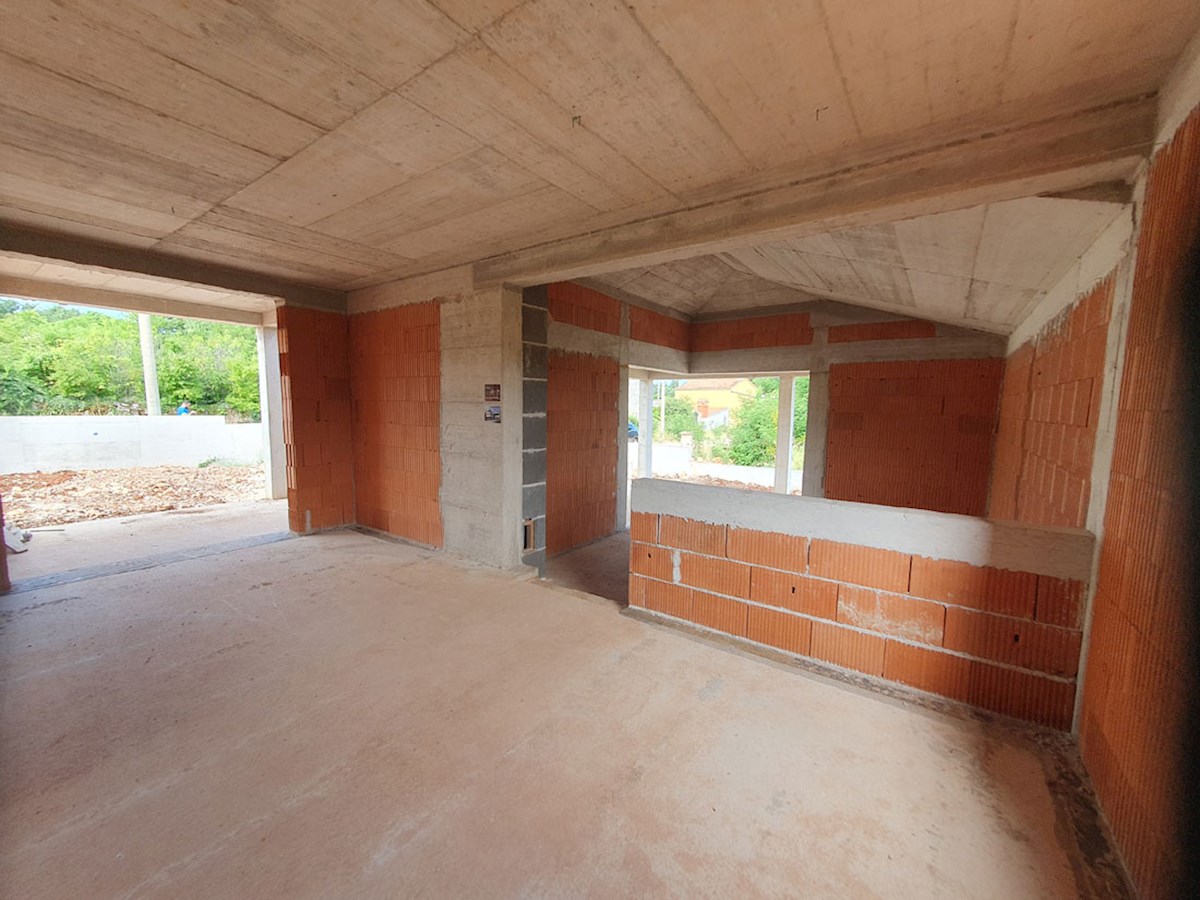 KOP-771, Samostojna hiša v fazi surove gradnje – 165 m², v bližini Višnjana