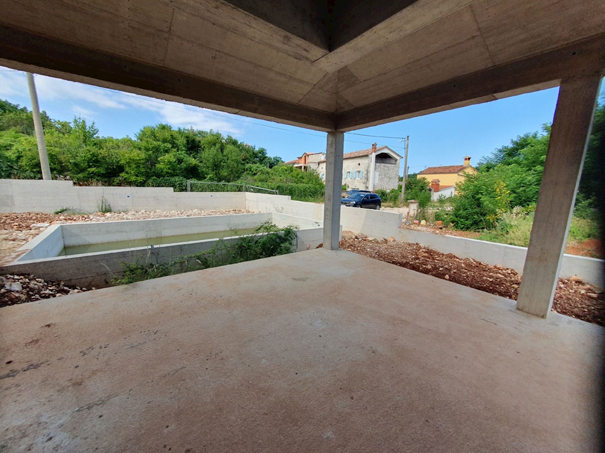 KOP-771, Samostojna hiša v fazi surove gradnje – 165 m², v bližini Višnjana