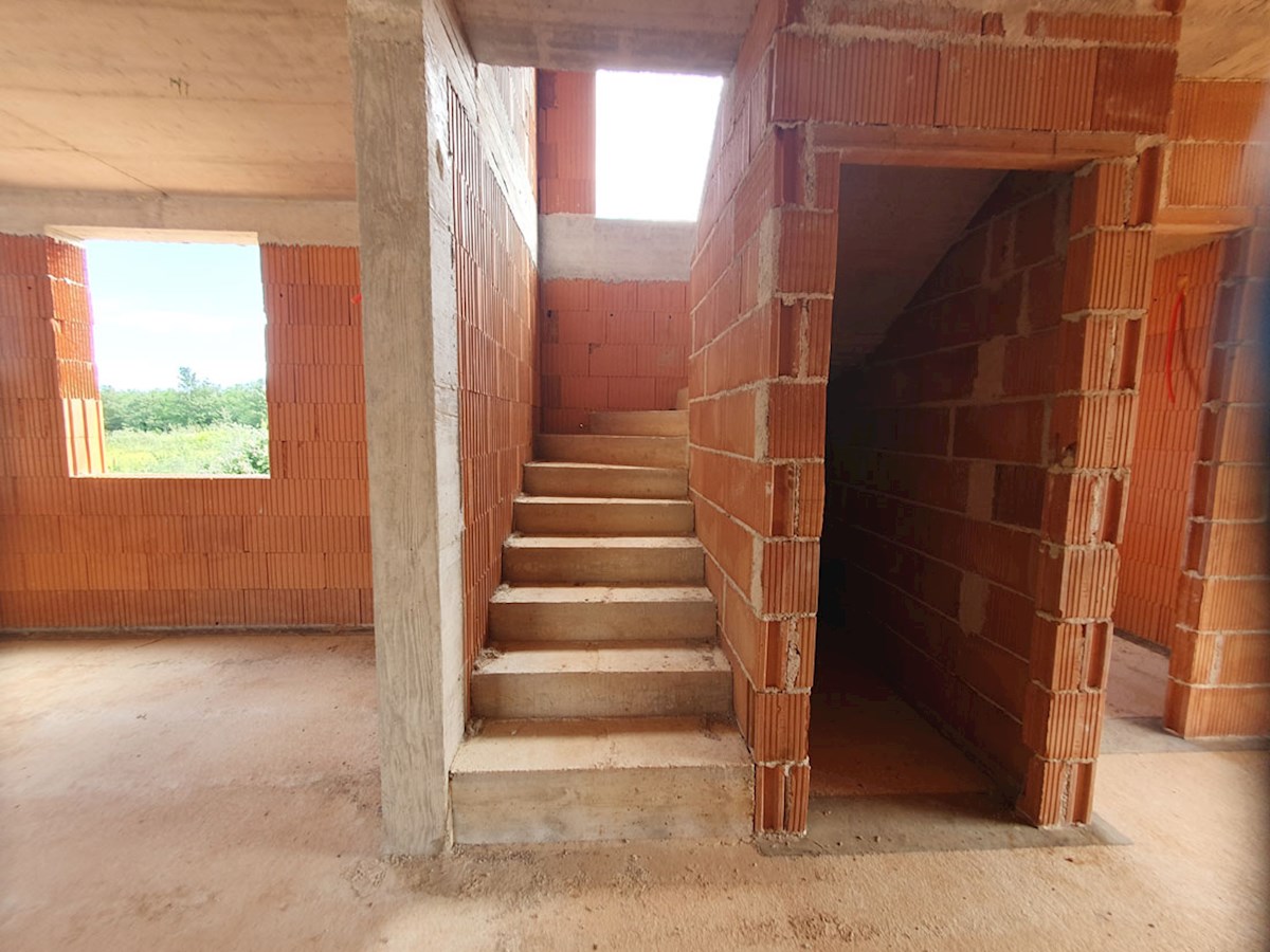 KOP-771, Samostojna hiša v fazi surove gradnje – 165 m², v bližini Višnjana